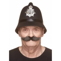 Moustache hongroise noire pour déguisement militaire ou historique. Accessoire adhésif facile à poser et confortable. Disponible