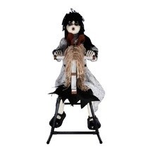 Poupée maléfique animée Halloween cheval à bascule 70 cm